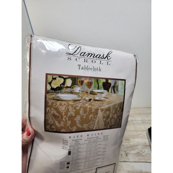 Damask  Scroll Tablecloth 70"‎ x 86" Oblong sunweave cotton/poly fabric NEW - Picture 10 of 10